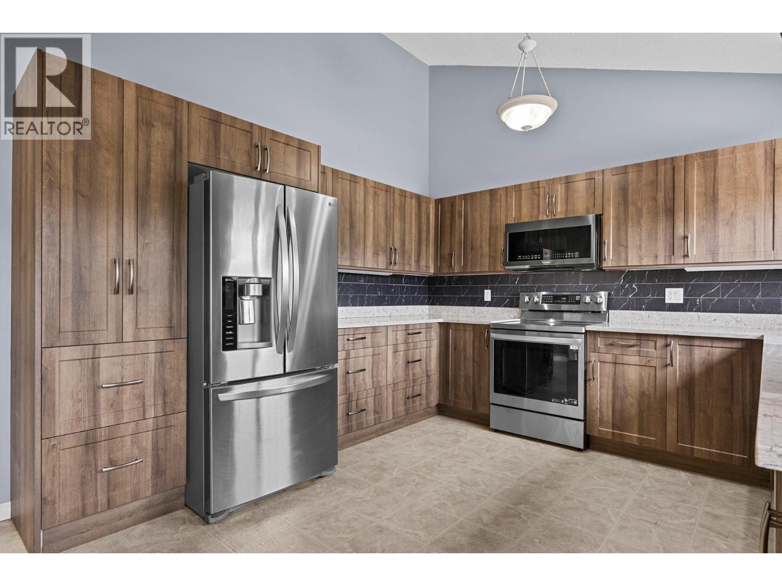 4015 15 Crescent - 18
