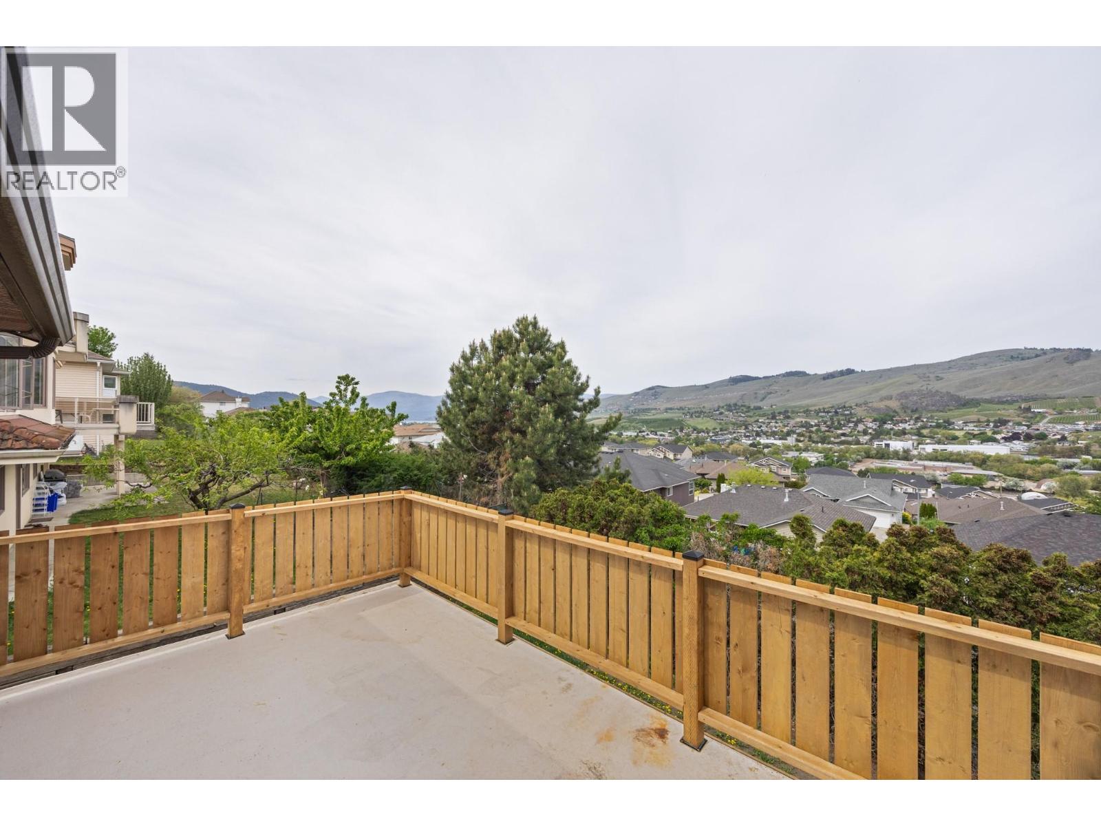 4015 15 Crescent - 56