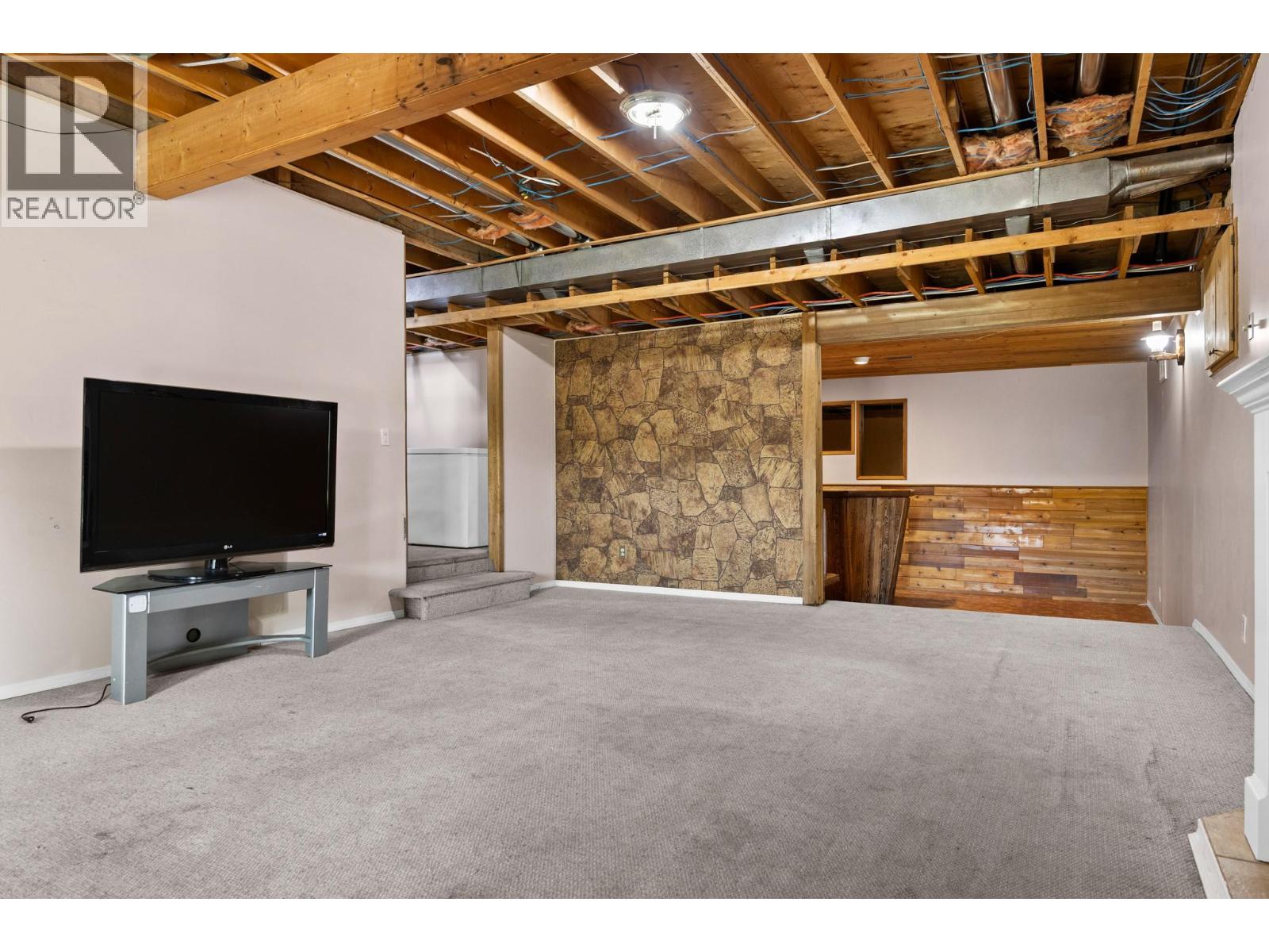 4015 15 Crescent - 38