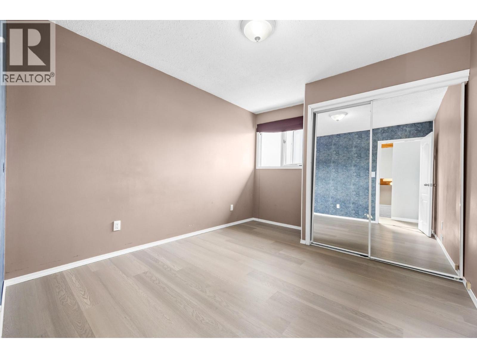 4015 15 Crescent - 34