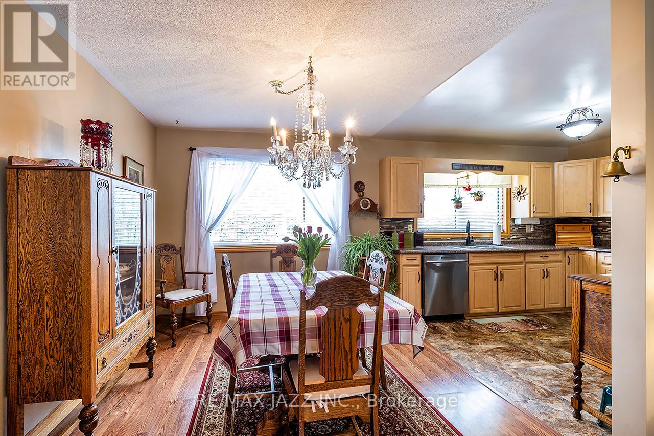 17 HURON DRIVE - 10