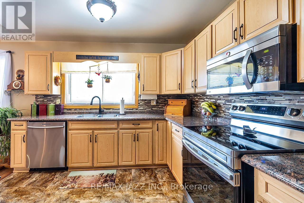 17 HURON DRIVE - 14