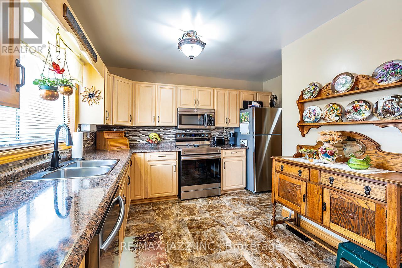 17 HURON DRIVE - 13