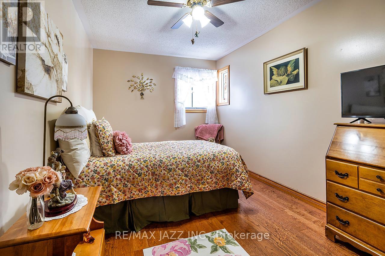 17 HURON DRIVE - 20