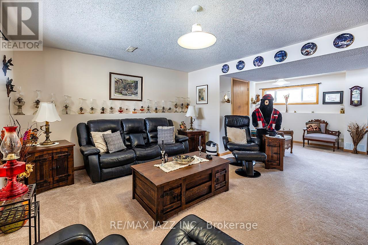 17 HURON DRIVE - 31