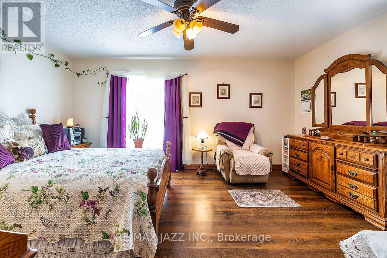 17 HURON DRIVE - 27