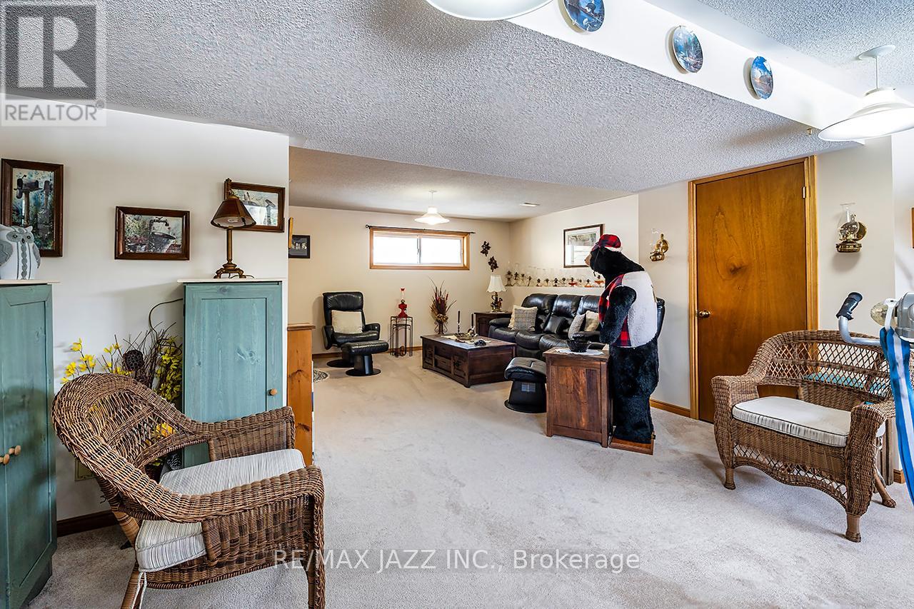 17 HURON DRIVE - 33