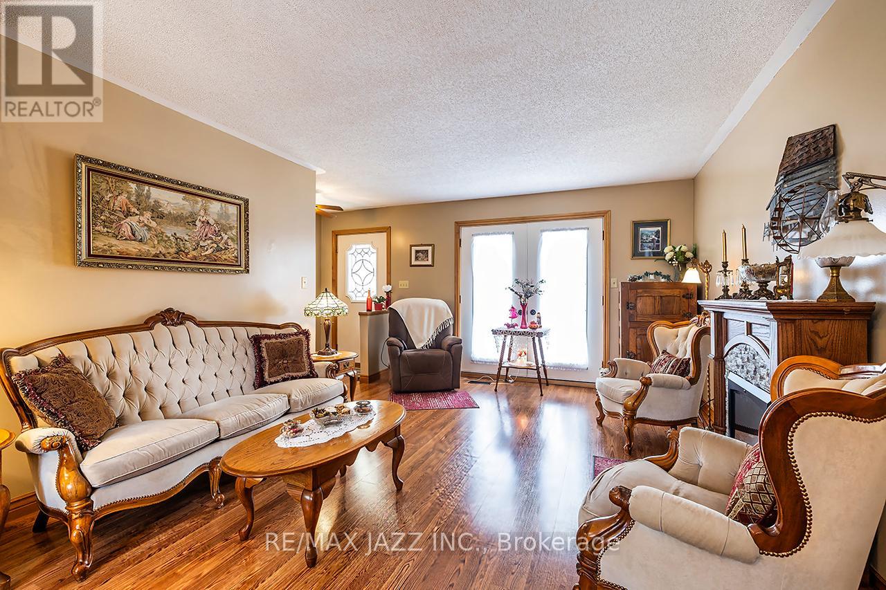 17 HURON DRIVE - 6