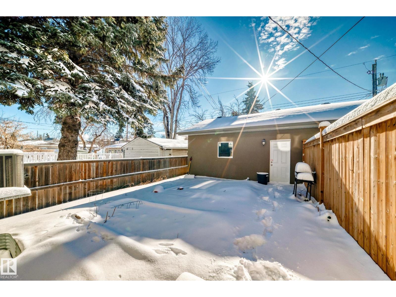 10711 70 AV NW - 6