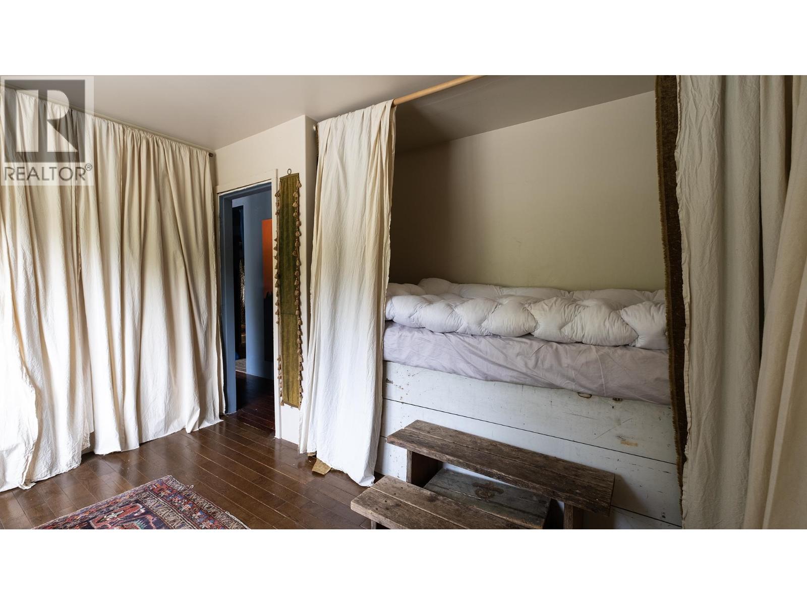 577 PRATT ROAD, Gibsons