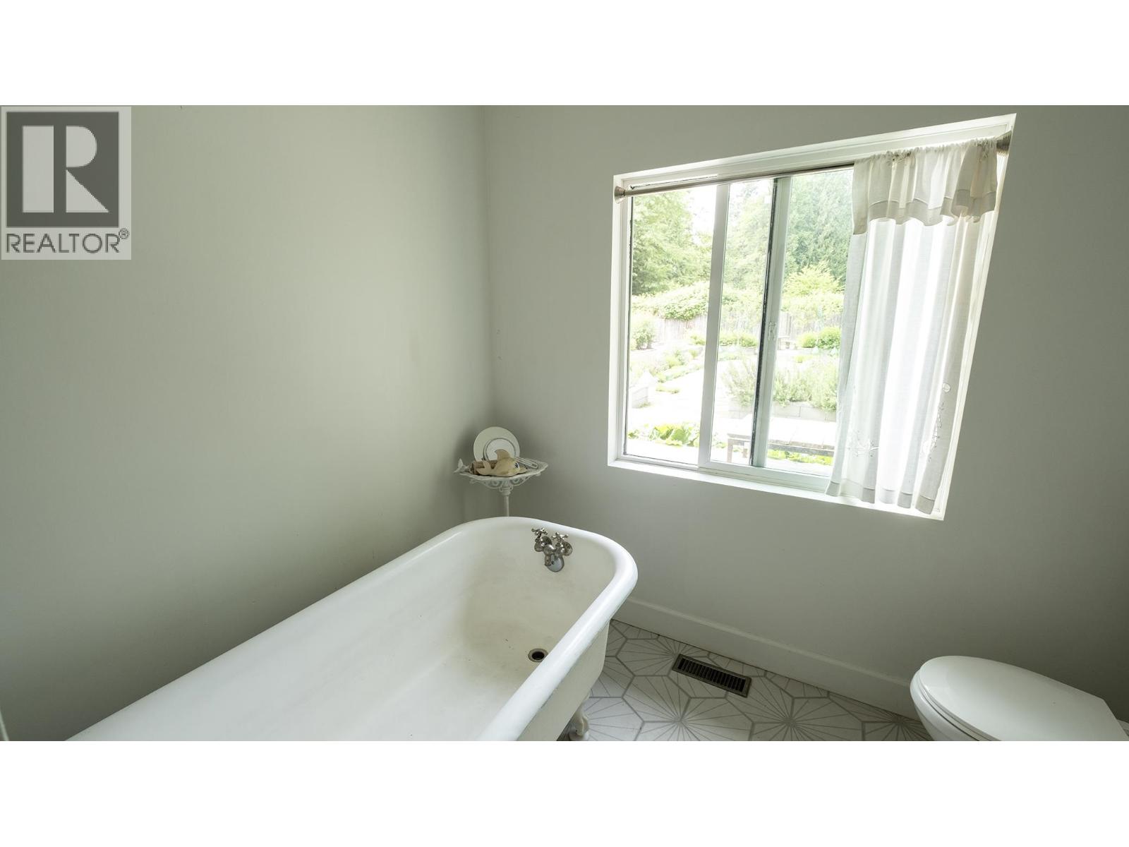 577 PRATT ROAD, Gibsons