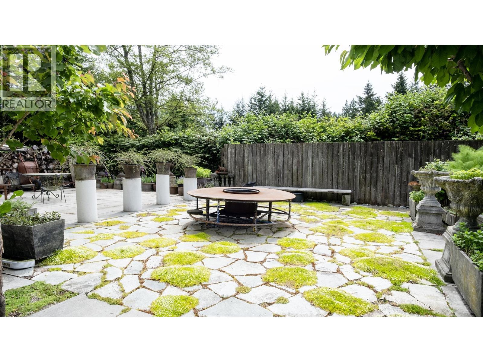 577 PRATT ROAD, Gibsons