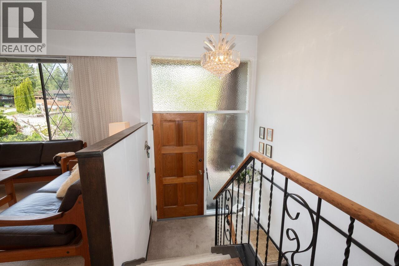 4057 VIOLET Street - photo 2