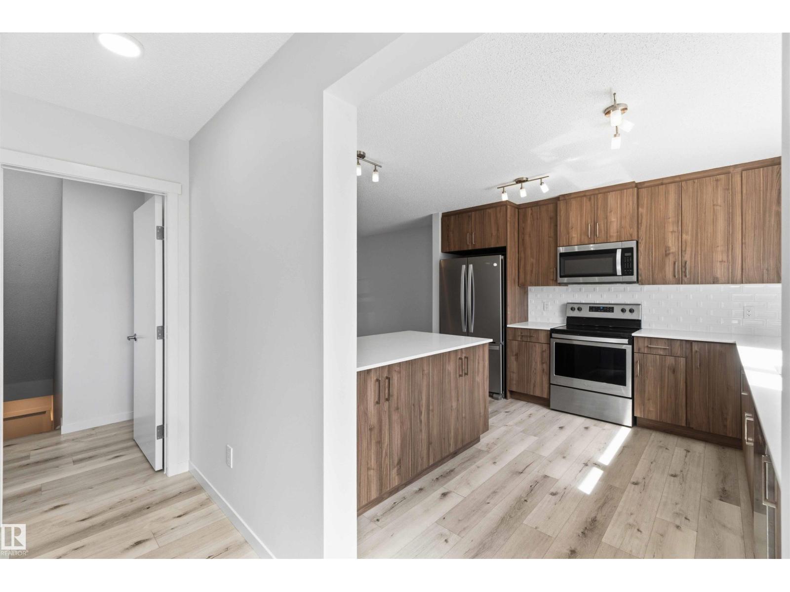 22371 93 AV NW - 24
