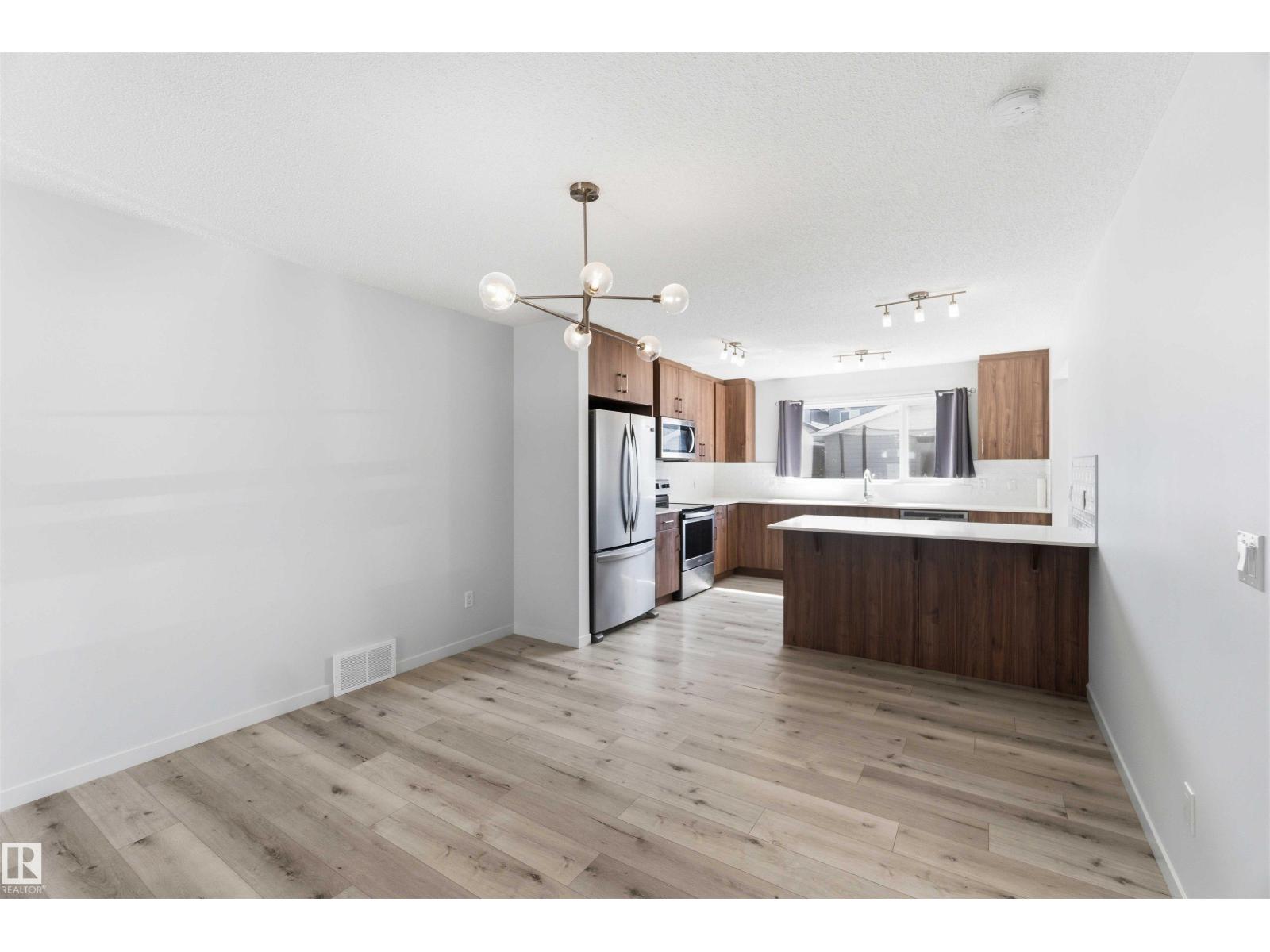 22371 93 AV NW - 11