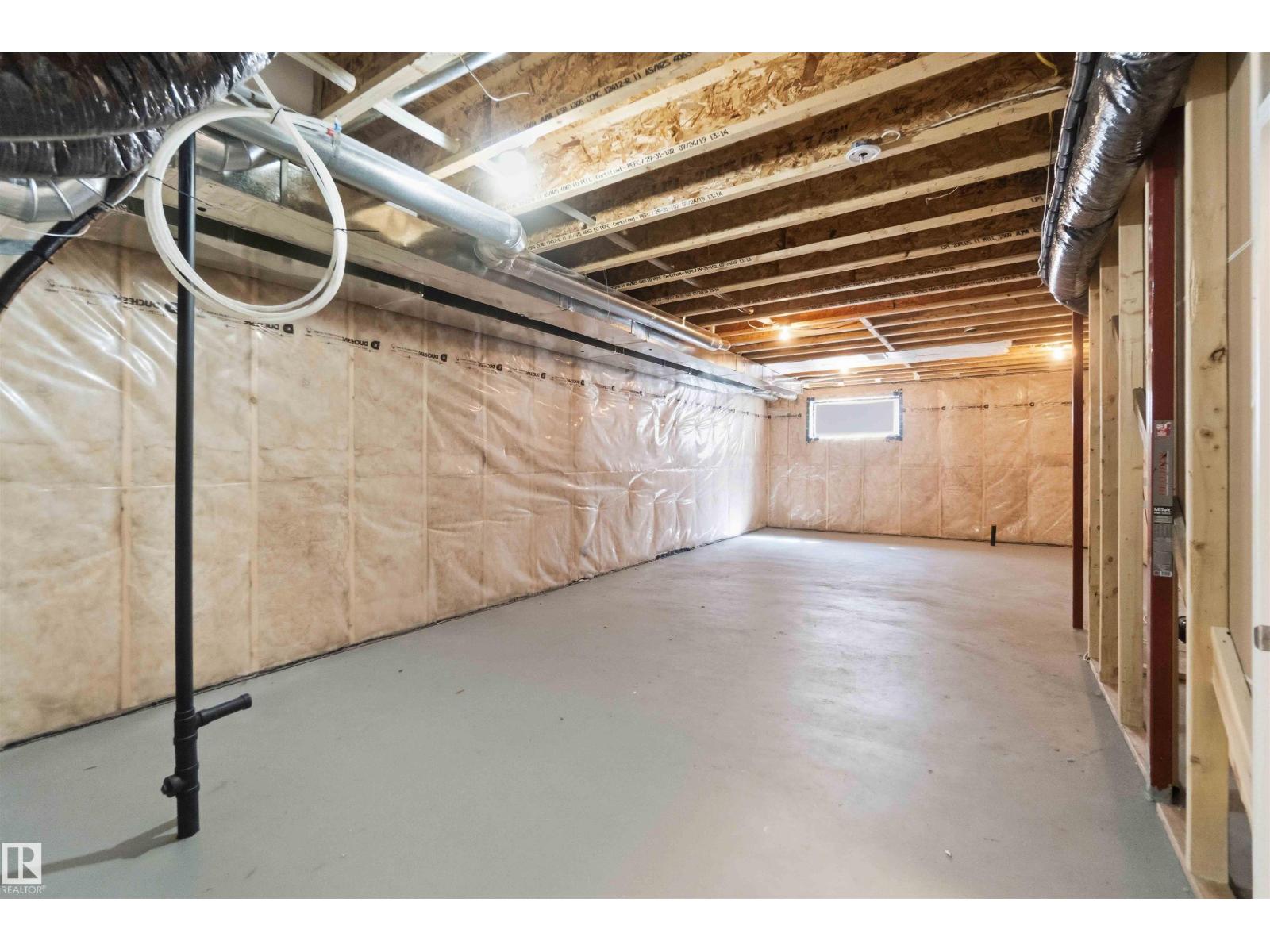 22371 93 AV NW - 50