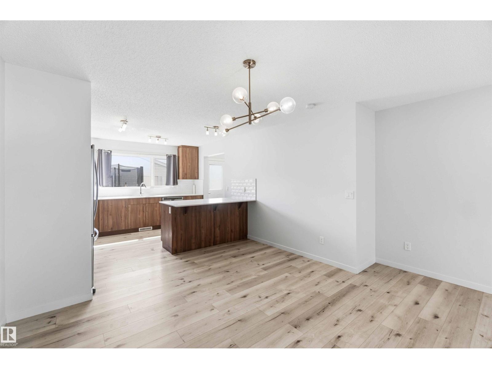 22371 93 AV NW - 10