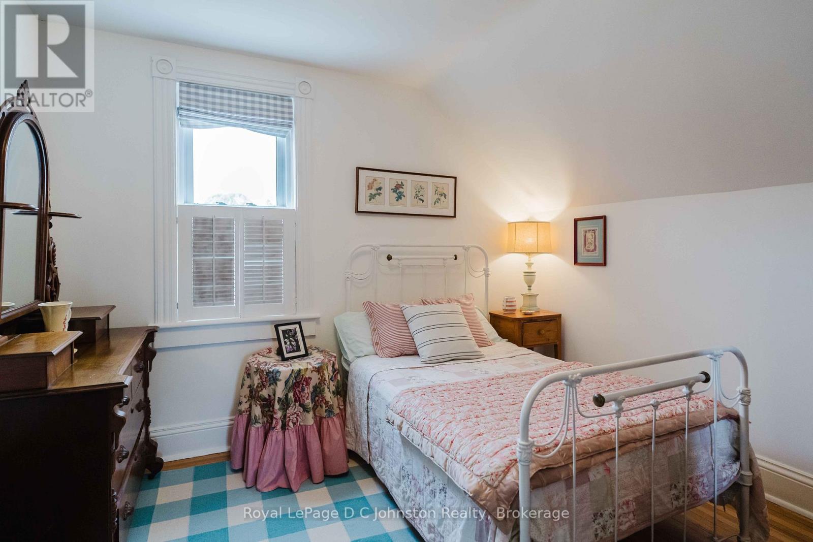 111 ALBERT STREET N - 32
