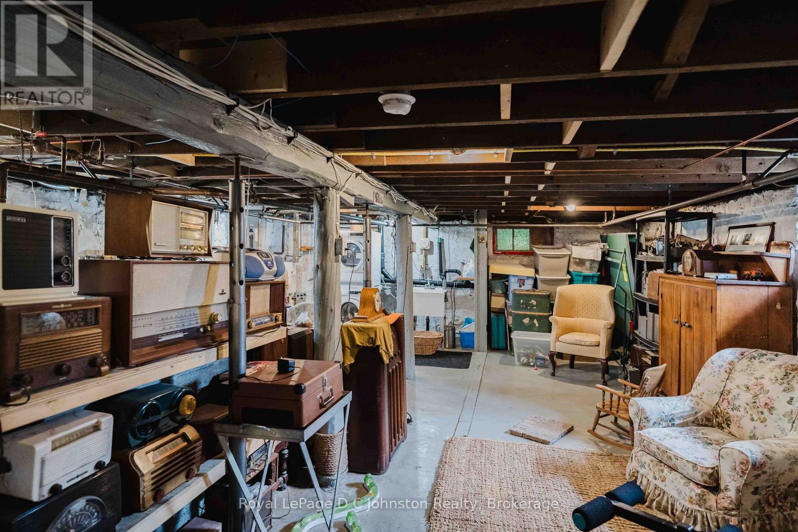 111 ALBERT STREET N - 35