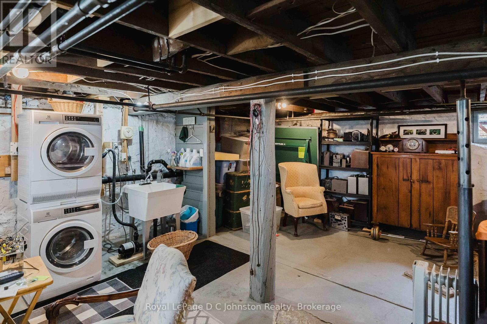 111 ALBERT STREET N - 36