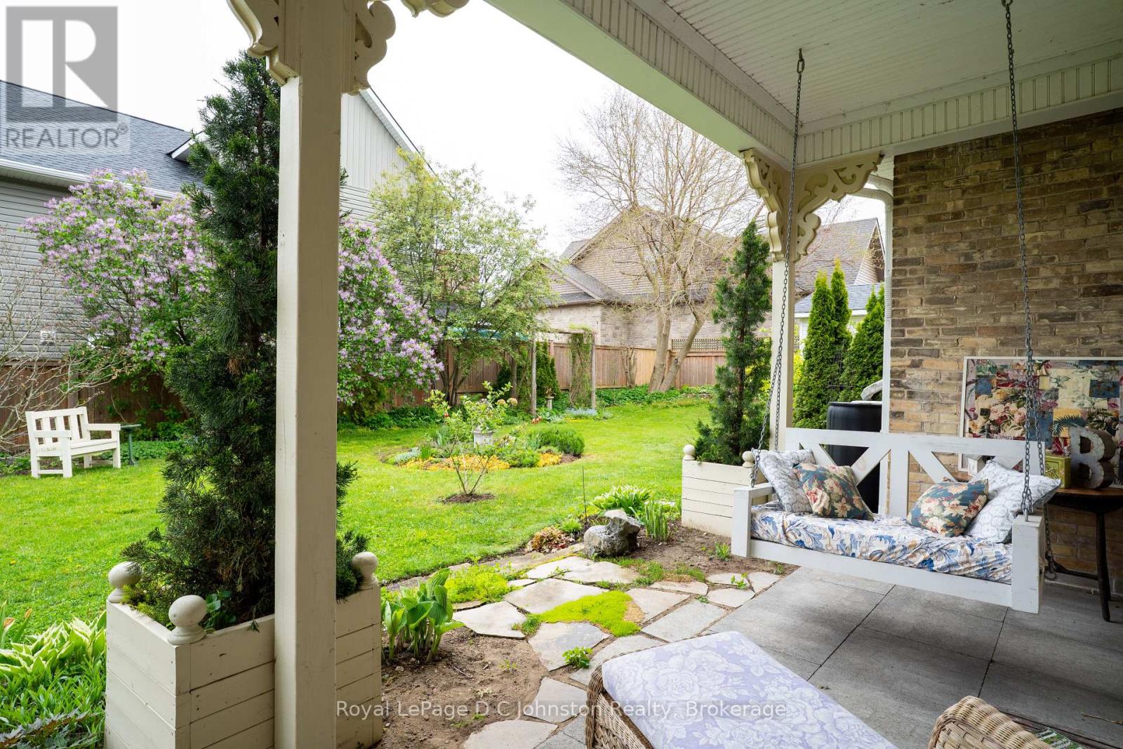 111 ALBERT STREET N - 37