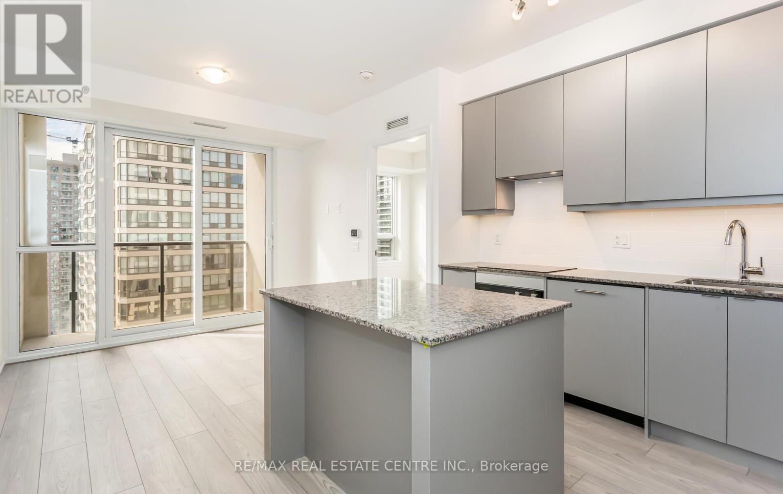 #1610 36 ELM DRIVE W - 10