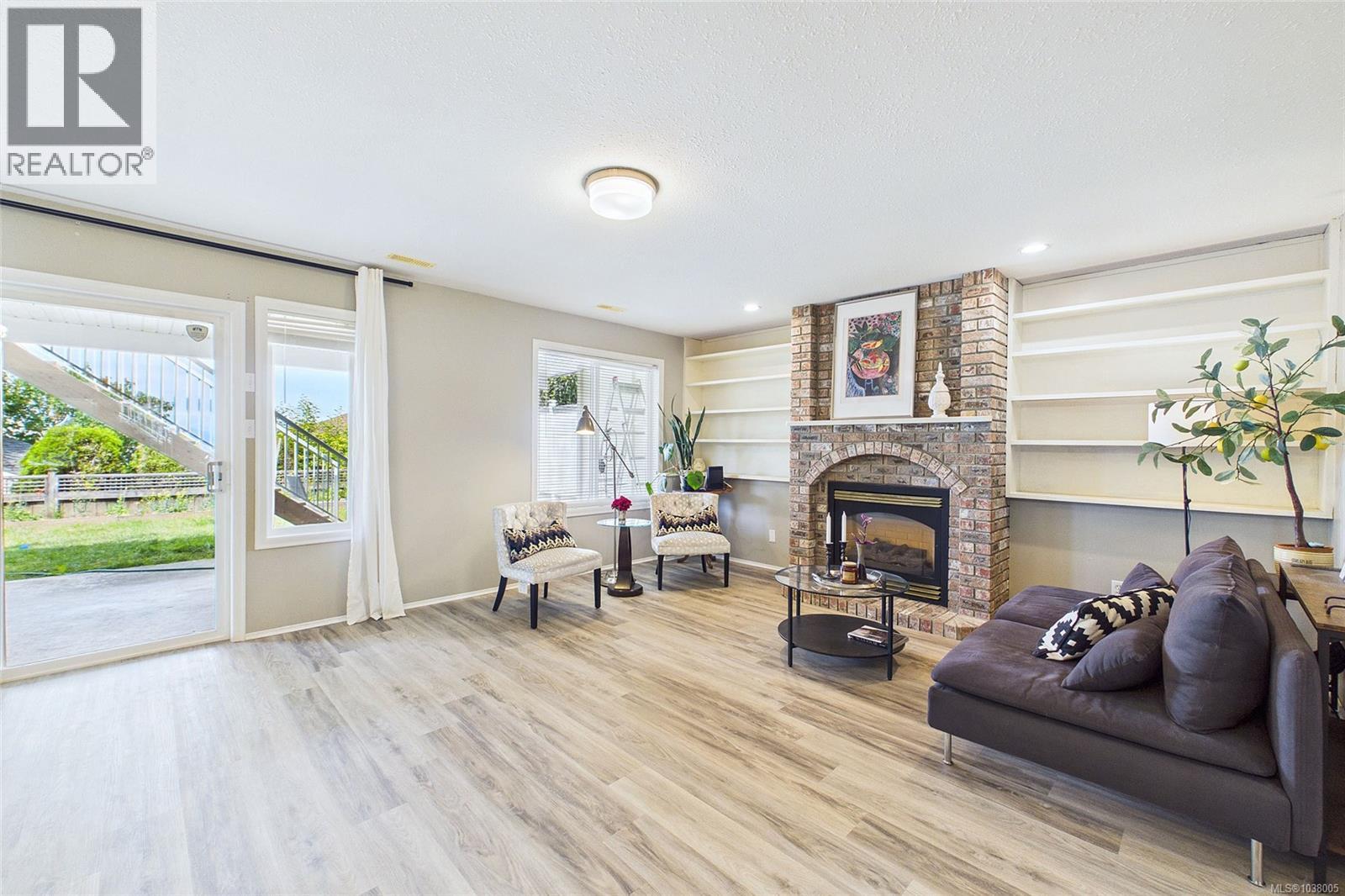 6386 Groveland Dr - 43