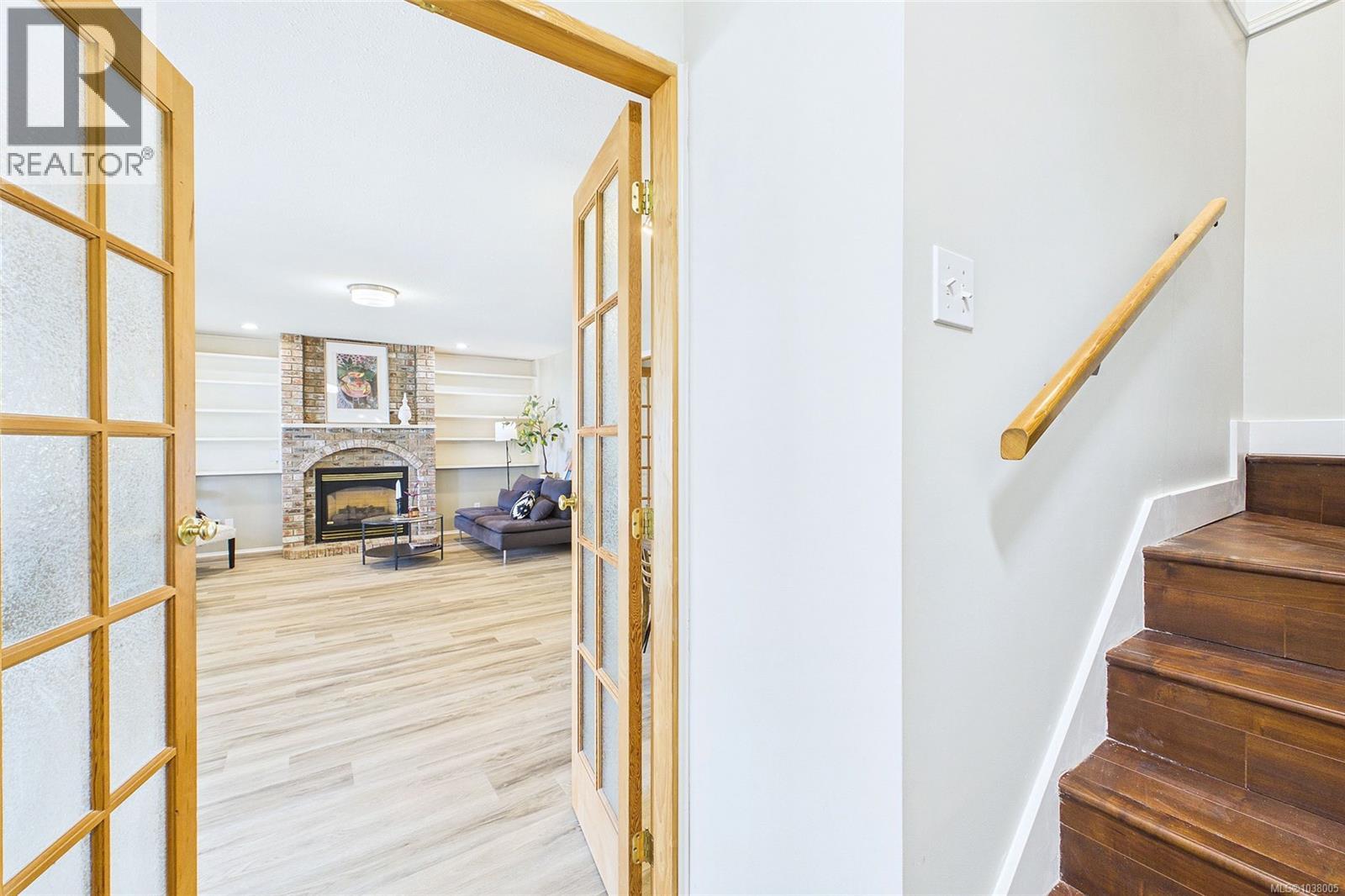 6386 Groveland Dr - 40