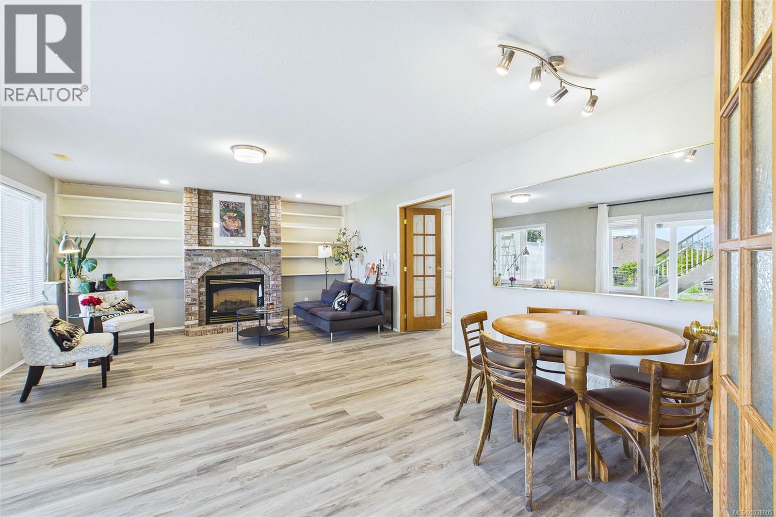 6386 Groveland Dr - 42