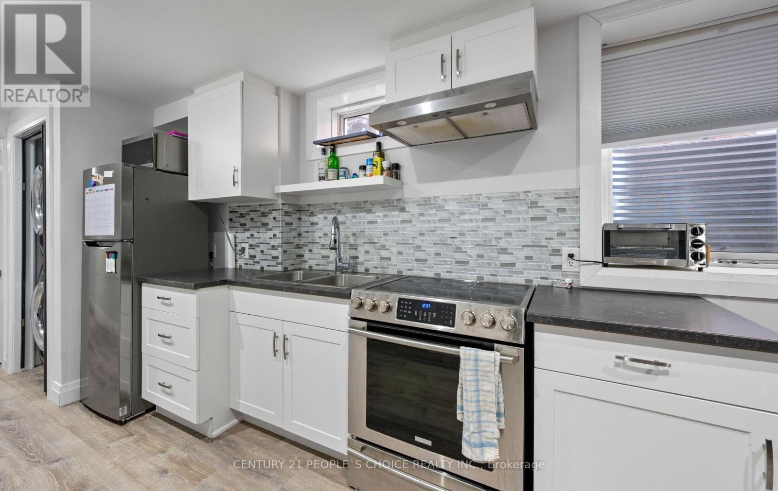 17 WAGNER CRESCENT - 44