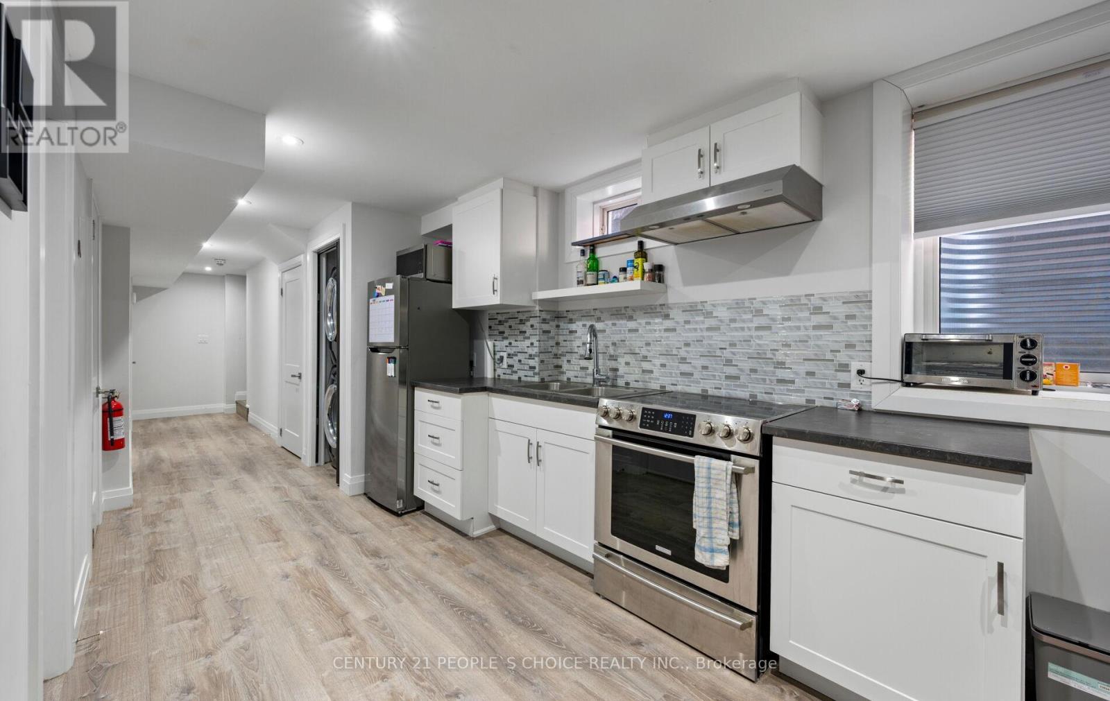 17 WAGNER CRESCENT - 45