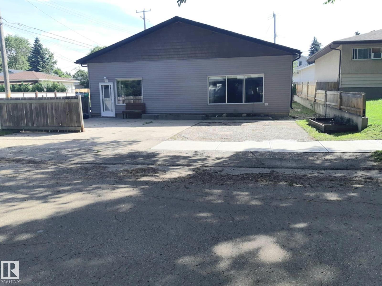 3809 112 AV NW - 1