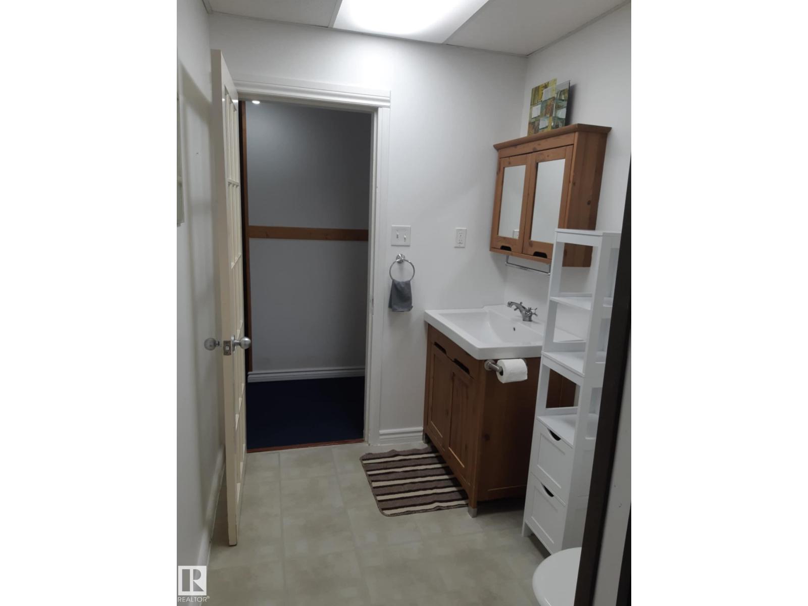 3809 112 AV NW - 12