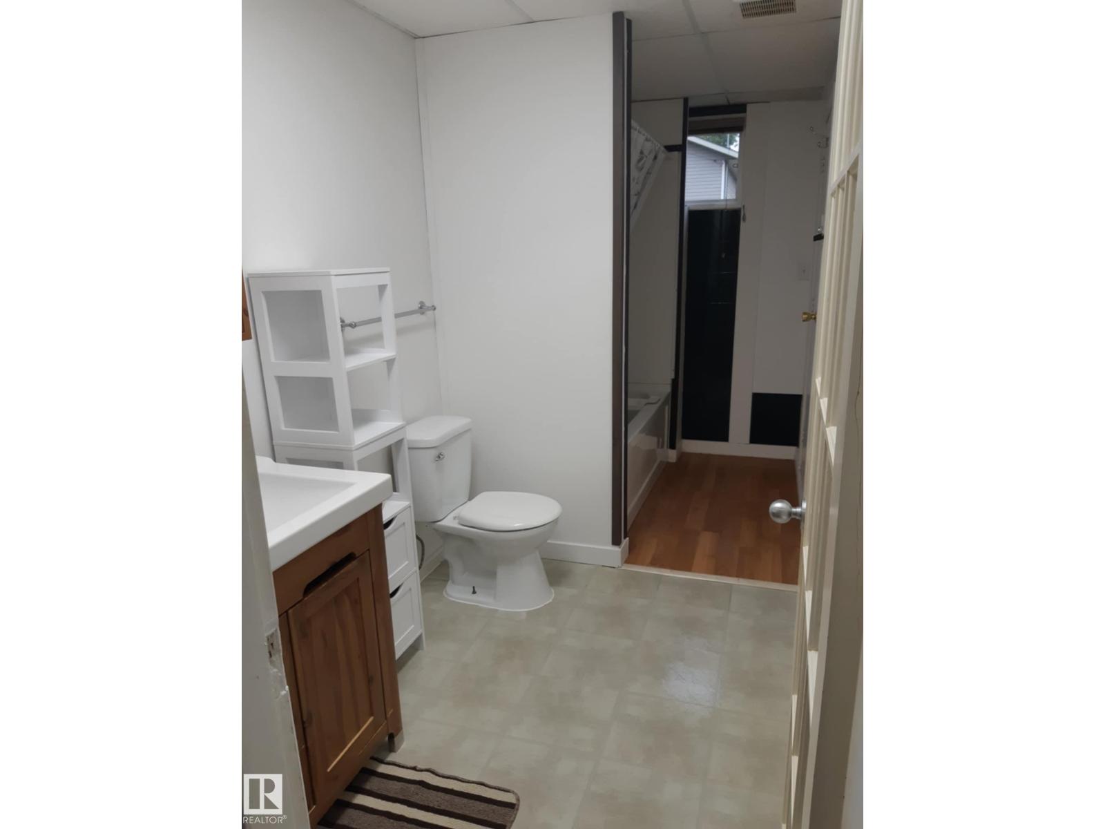 3809 112 AV NW - 13