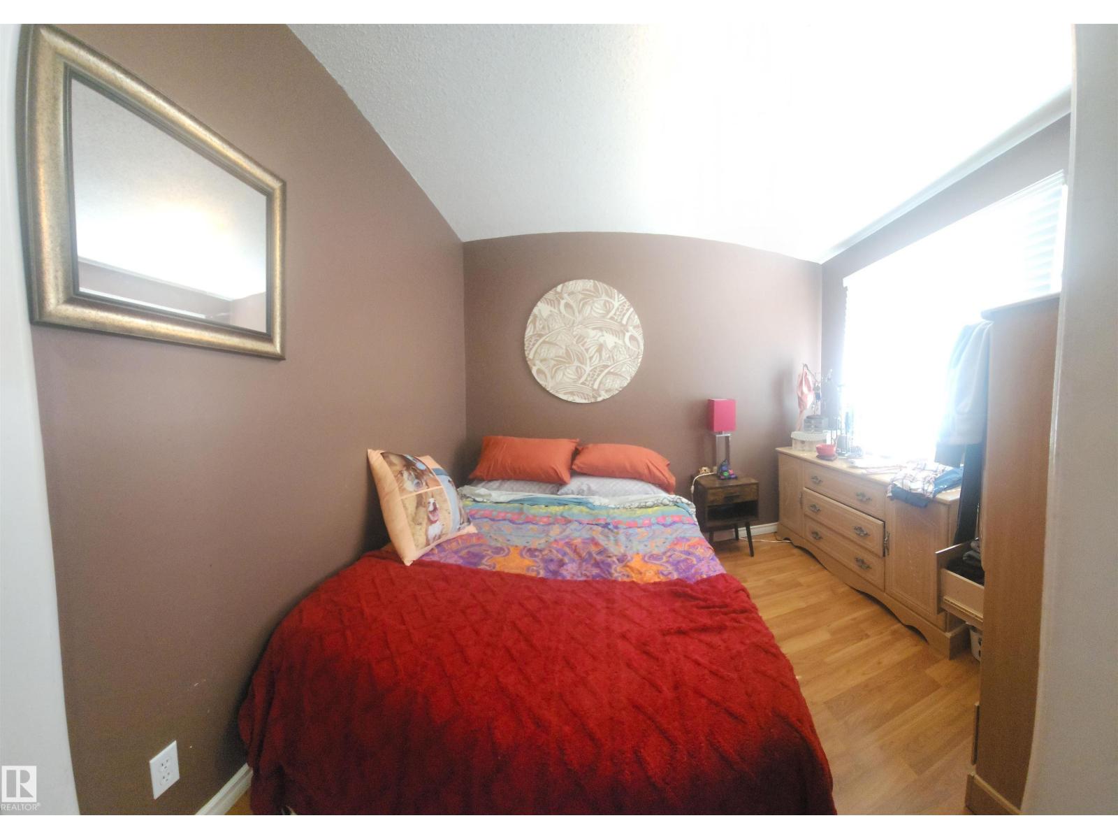3809 112 AV NW - 19