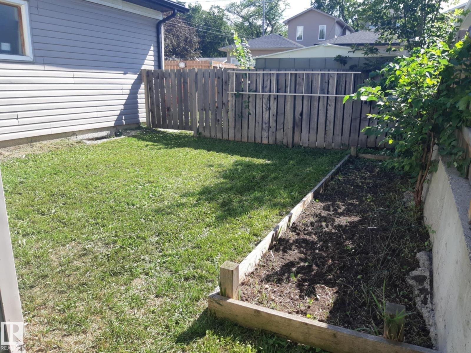 3809 112 AV NW - 23