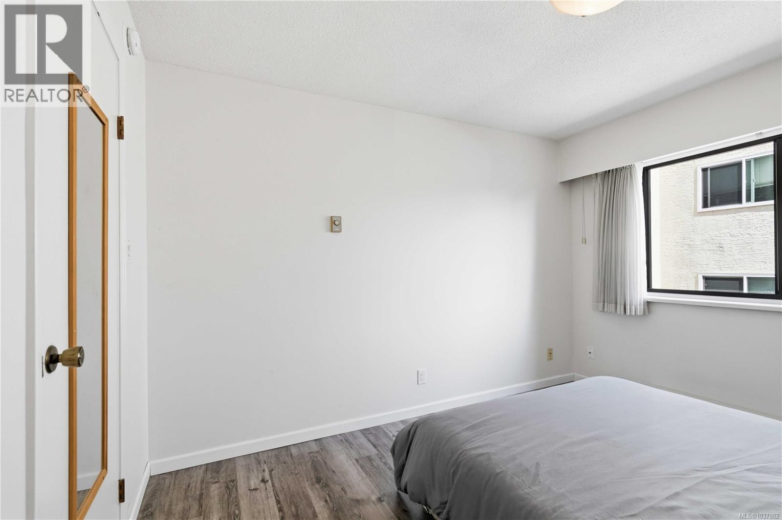 102 935 Fairfield Road, Victoria