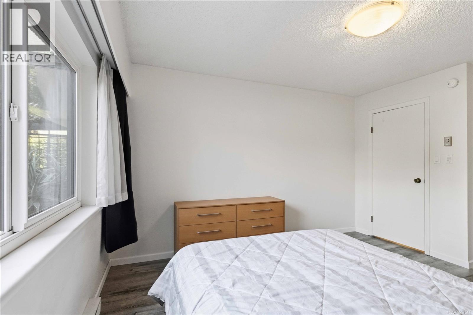 102 935 Fairfield Road, Victoria