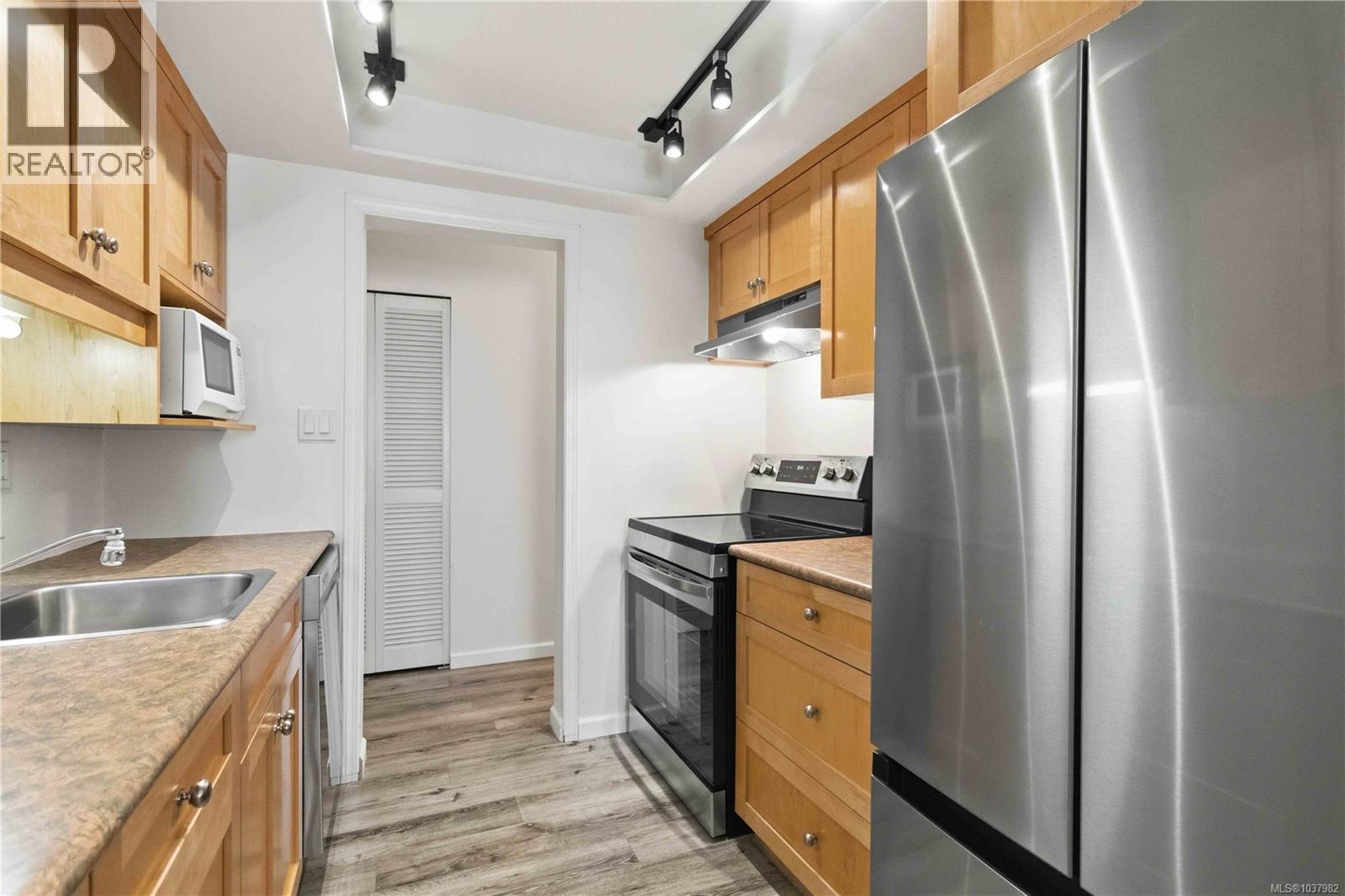 102 935 Fairfield Road, Victoria