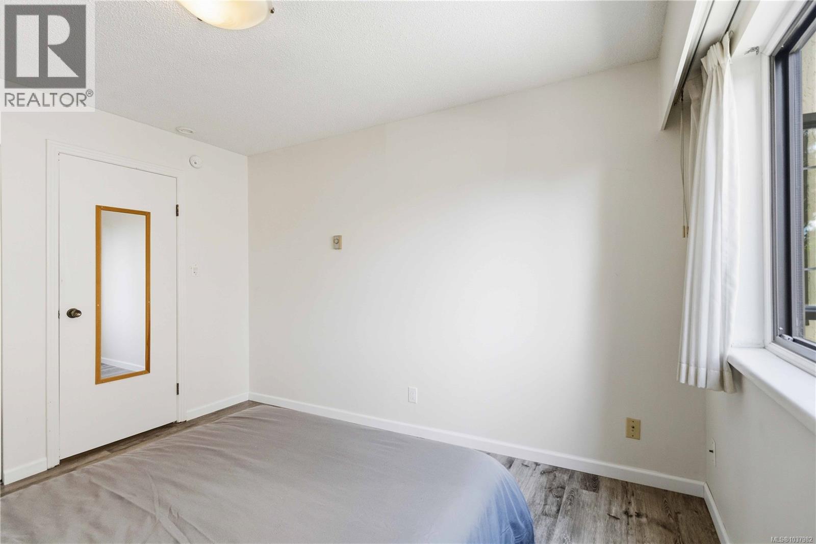 102 935 Fairfield Road, Victoria