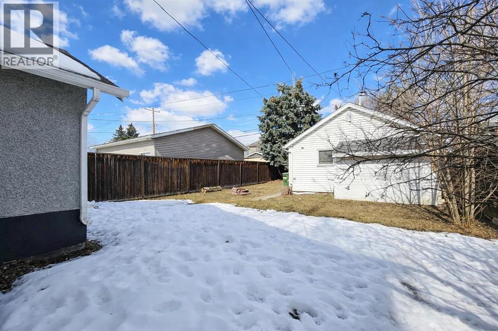 714 17 Avenue NW - 32