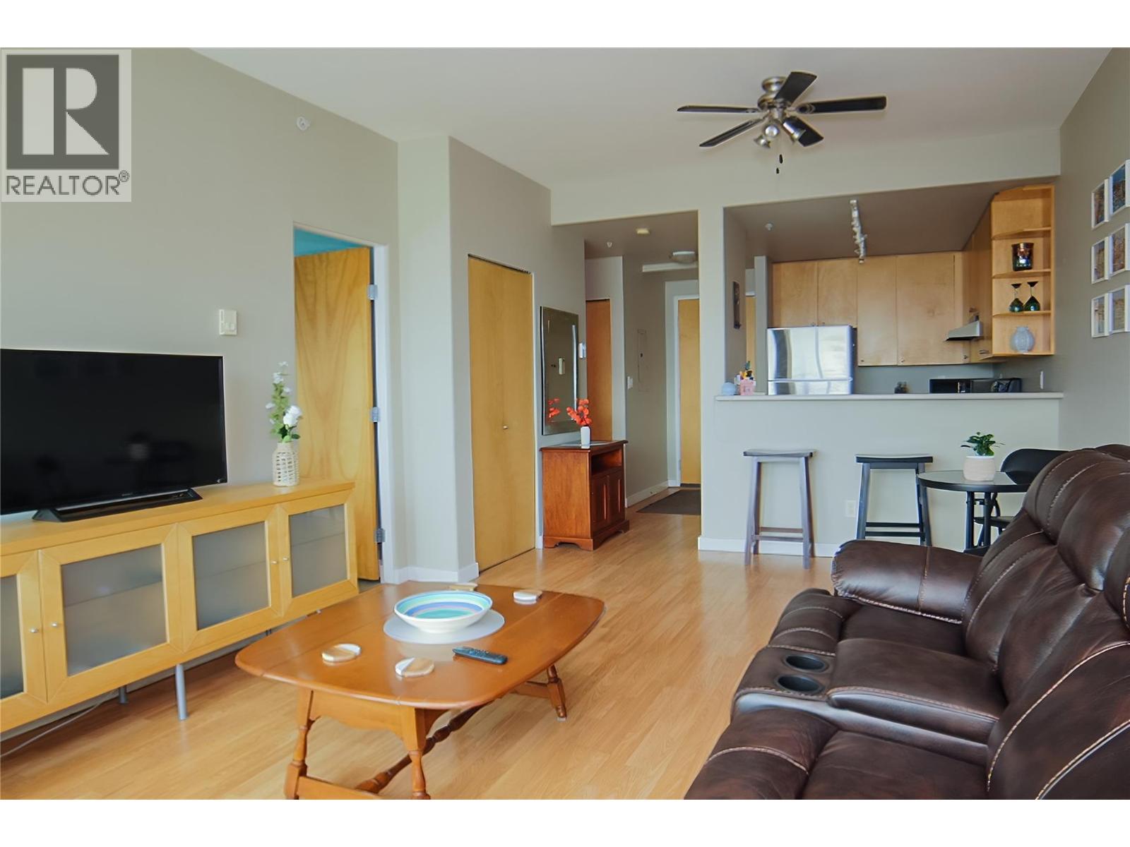 #906 619 VICTORIA Street - 7