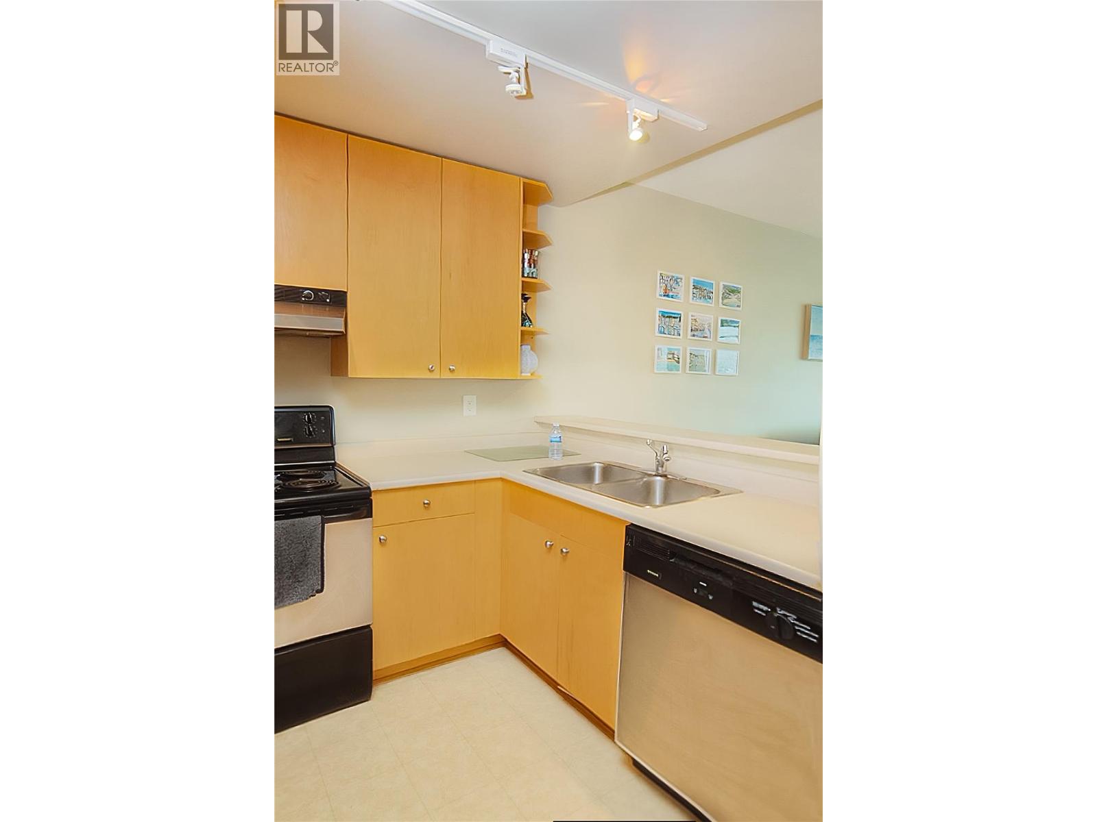 #906 619 VICTORIA Street - 9
