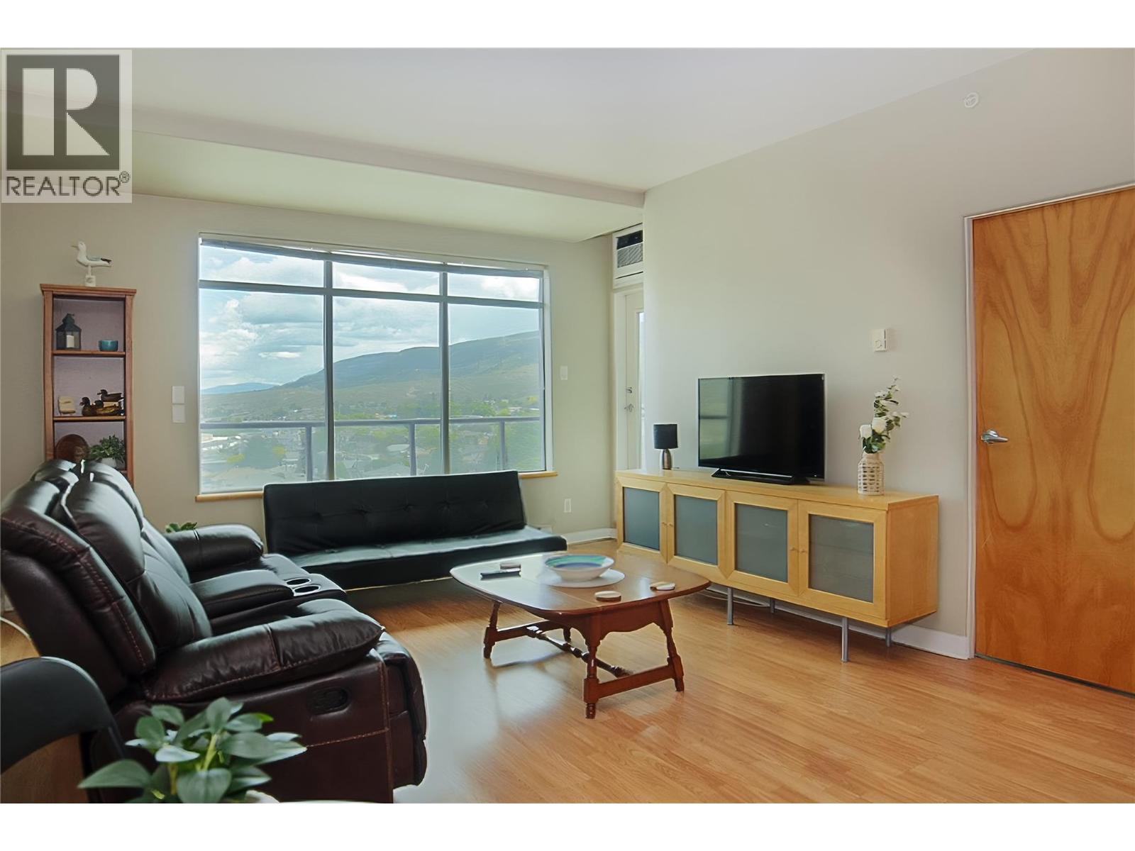 #906 619 VICTORIA Street - 6