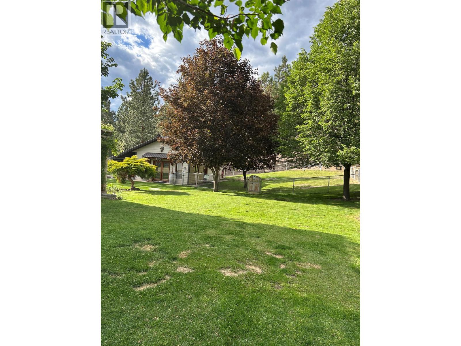 1264 Green Lake Road, Oliver