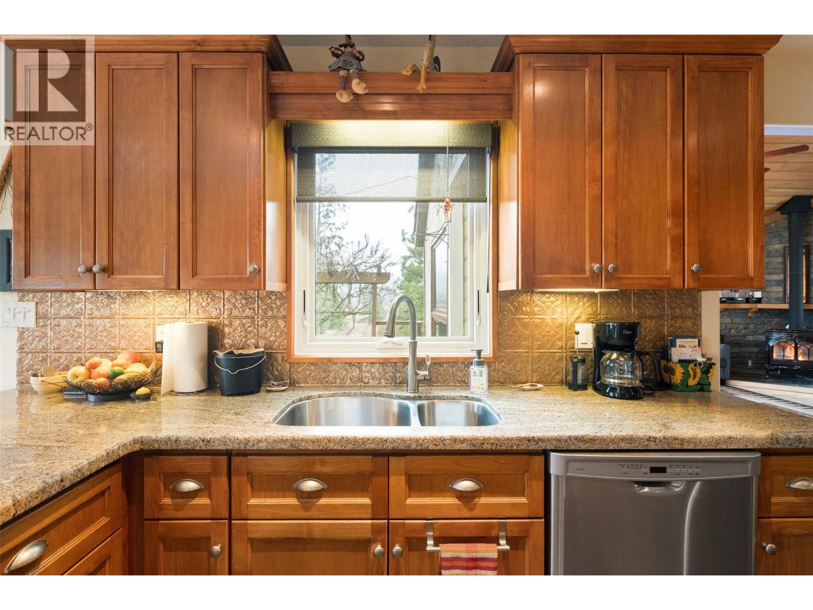 1264 Green Lake Road, Oliver