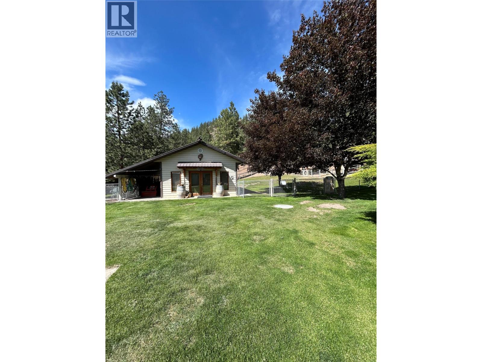 1264 Green Lake Road, Oliver