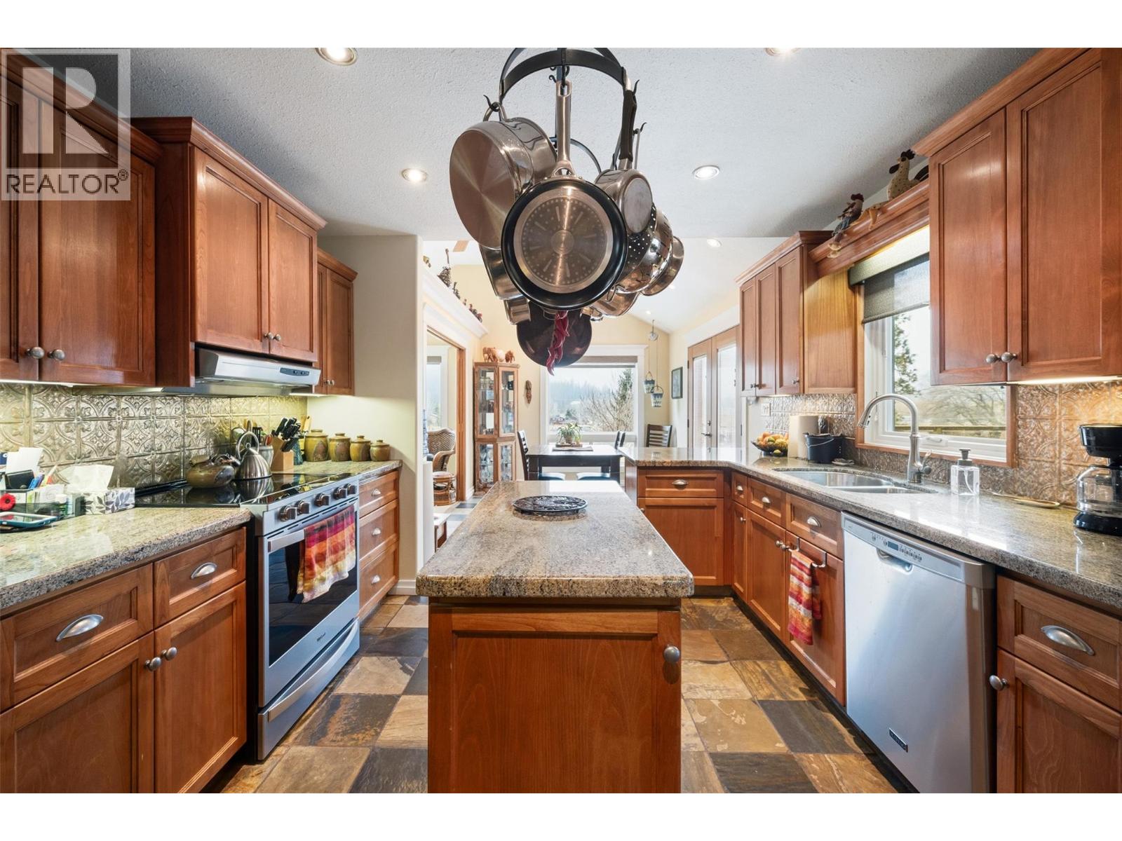 1264 Green Lake Road, Oliver