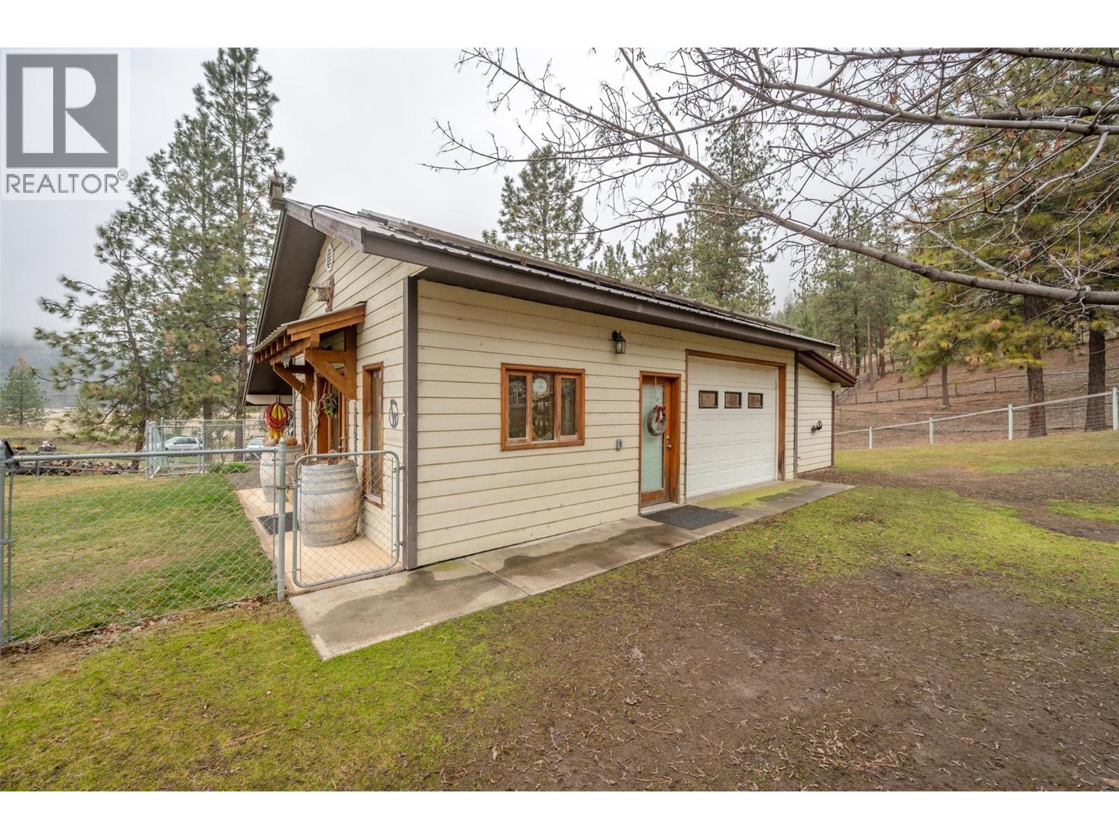 1264 Green Lake Road, Oliver