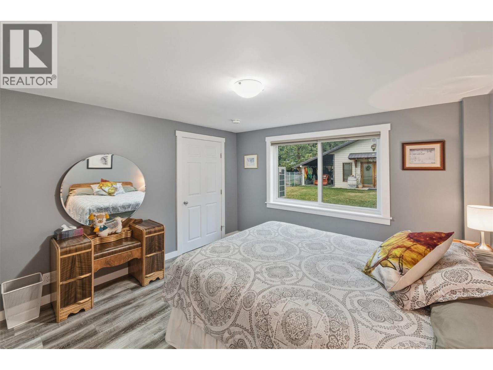 1264 Green Lake Road, Oliver